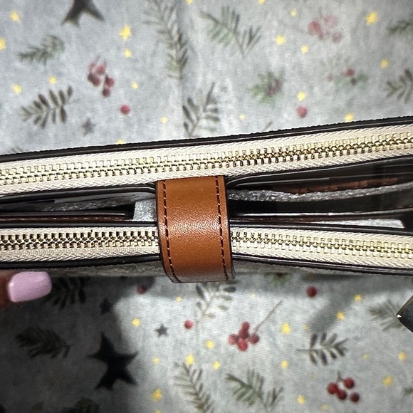 Michael Kors Monogram cream large double zip jet set Travel Wristlet clutch 🆕 - Picture 4 of 4